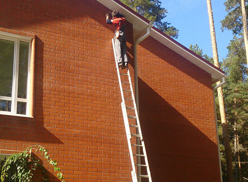 Установка видеокамеры на доме