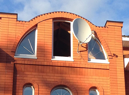 Установка спутниковой тарелки в частном доме