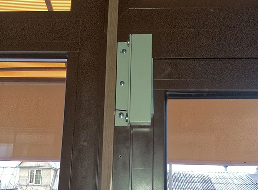 Установка электромагнитного замка в офисе