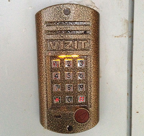 Вызывная панель в многоквартирный дом