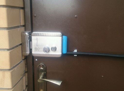 Монтаж электромеханического замка на калитку